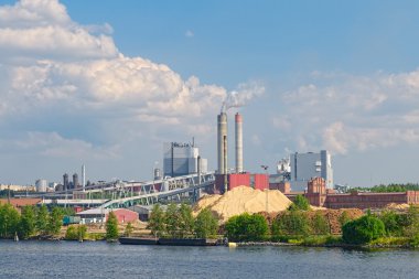 Nehir kenarında papermill