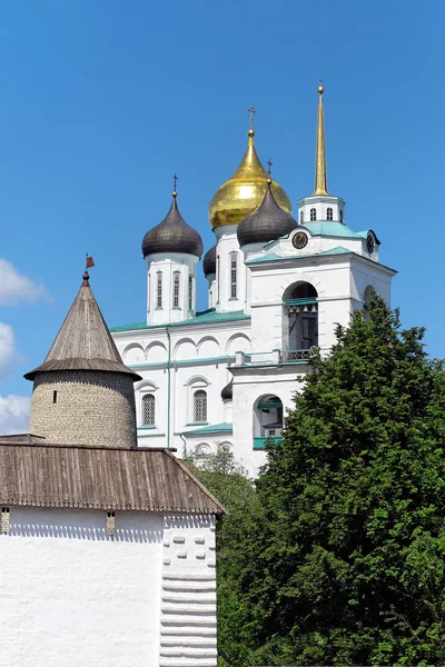 Cathedral and bell-tower view from fortress entrance — Stock Photo, Image