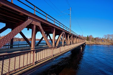 Demiryolu ve Karayolu Köprüsü