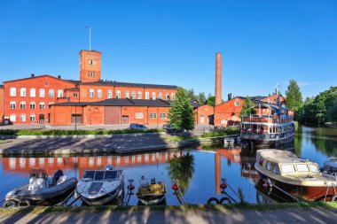 Eski iplik fabrikası kırmızı tuğla binaların
