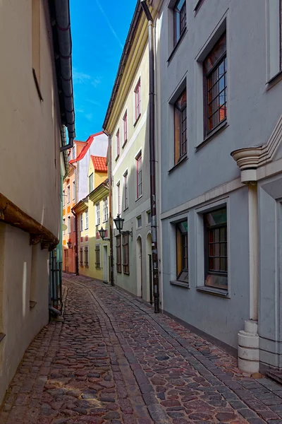 Una calle estrecha en la ciudad medieval — Foto de Stock