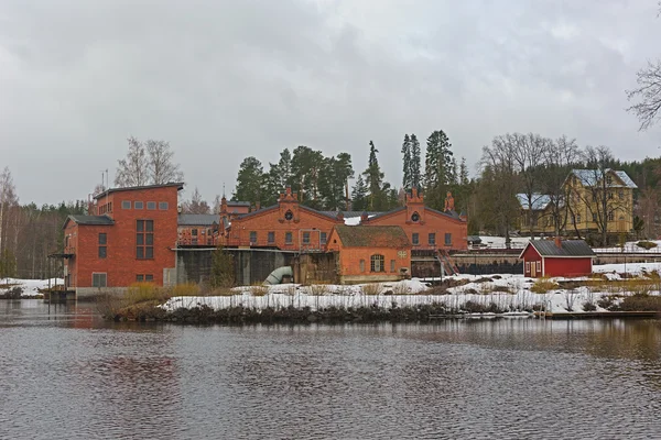 붉은 벽돌의 오래 된 종이 공장 건물 — 스톡 사진