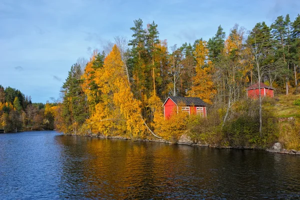 Czerwona stodoła drewniana — Zdjęcie stockowe