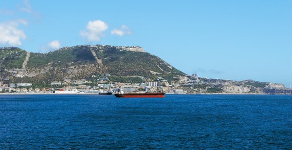 Джибриль в солнечный день из бухты
