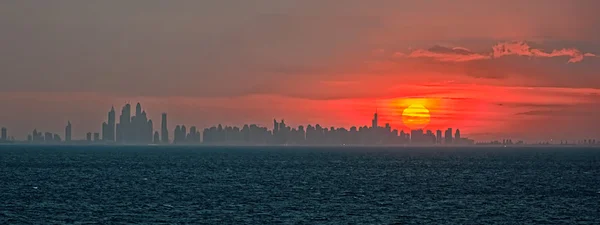 Sonnenaufgangspanorama der Stadt — Stockfoto