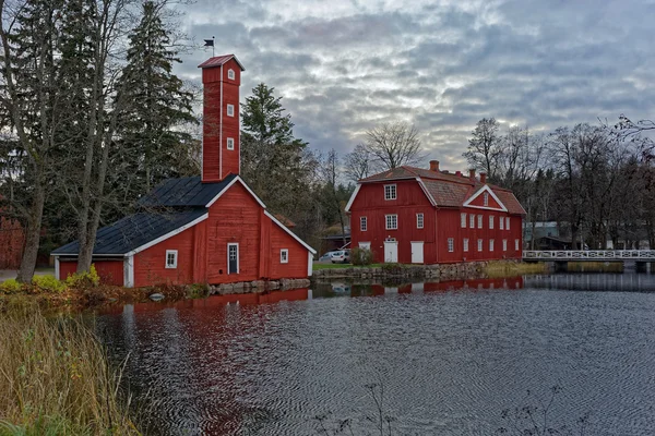 Rode oker houten huizen — Stockfoto