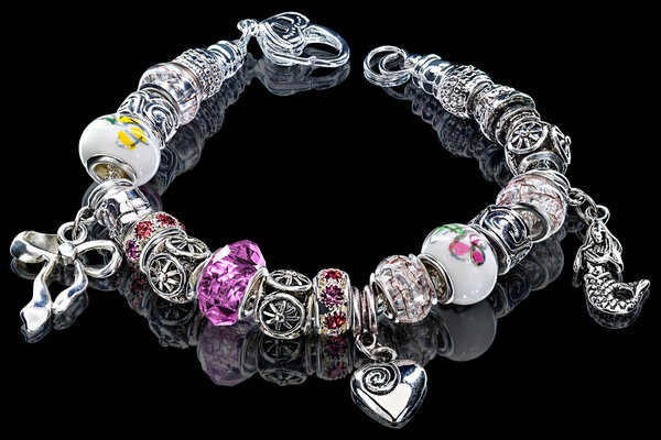 Bracelet perles et pierres précieuses — Photo