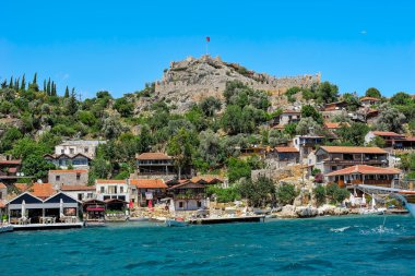 Antik kale tepe üzerinde