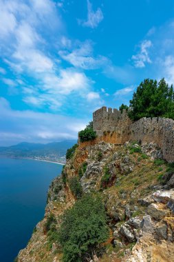 Duvarlar ve Akabe'de kale