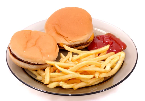 Cheeseburger e patatine succosi — Foto Stock