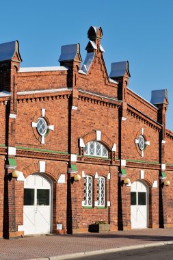 kırmızı tuğla ahır