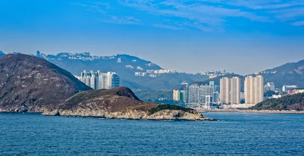 Bostadslägenheter i Hong Kong vid havet — Stockfoto