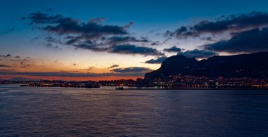 Yuvasından gündoğumu, Gibraltar