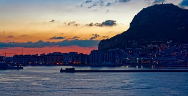 Yuvasından gündoğumu, Gibraltar