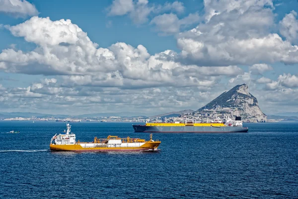 Petroleros de gas líquido en Gibraltar —  Fotos de Stock