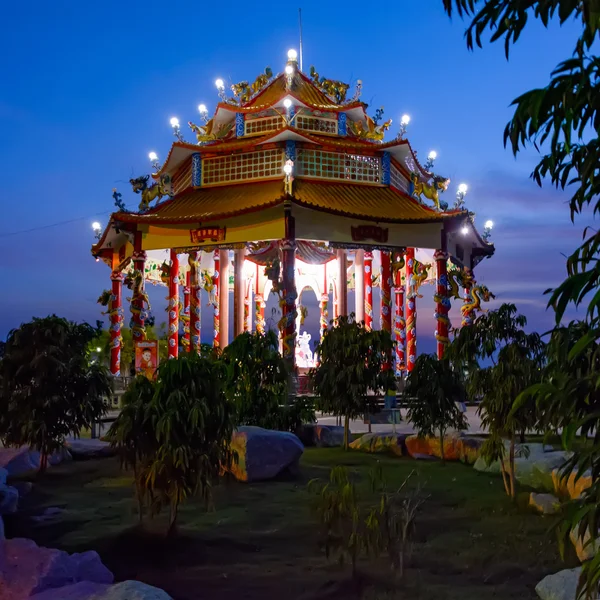 Kinesiskt tempel på Koh Loi — Stockfoto