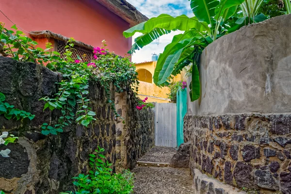 Narrow street of african village — Stock Photo, Image