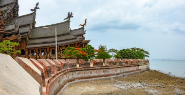 Gerçek ahşap kutsal