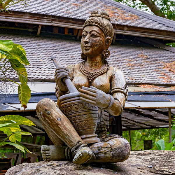 Деревянная скульптура Святилища Истины
