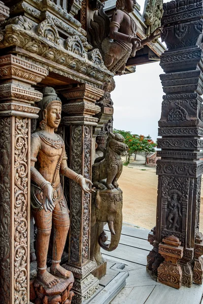 Heiligdom van waarheid houten sculptuur — Stockfoto