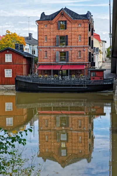 古い赤レンガの建物ポルヴォー — ストック写真