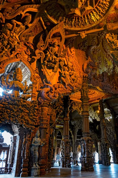 Santuario de la Verdad escultura de madera — Foto de Stock