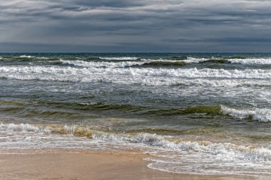 fırtınalı denizde dalgalar