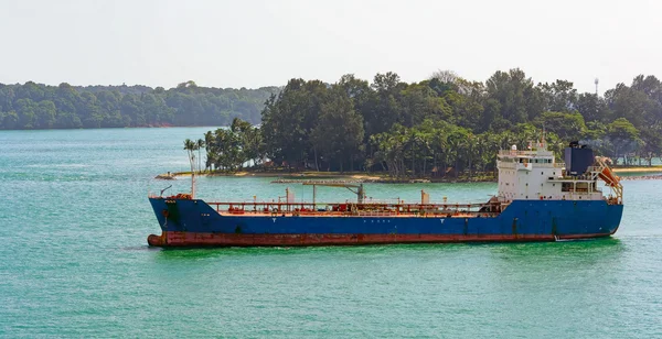 Petroleiro no estreito de Singapura — Fotografia de Stock