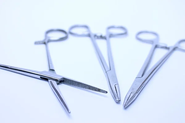 Diferentes instrumentos quirúrgicos — Foto de Stock