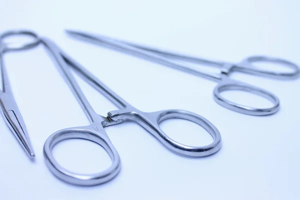 Diferentes instrumentos quirúrgicos — Foto de Stock