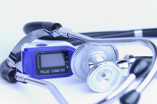 Stetoskop och pulse oximeter — Stockfoto