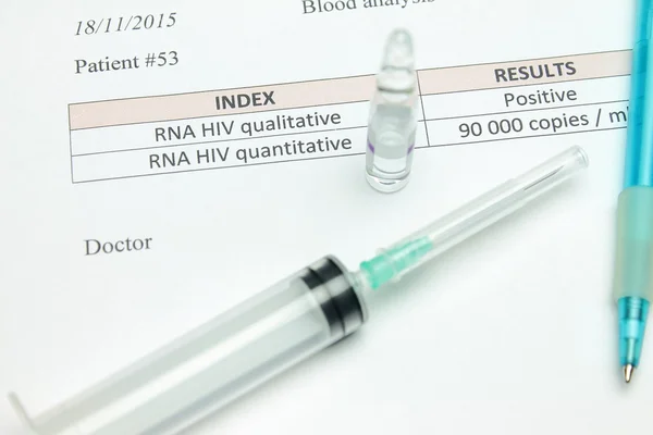 Ett positivt Hiv-test — Stockfoto