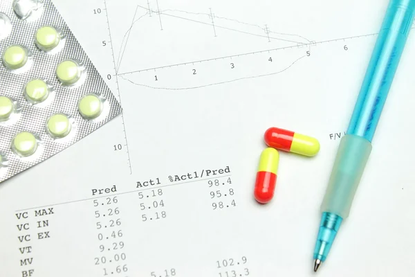 Tabletta és az eredmények spirography — Stock Fotó