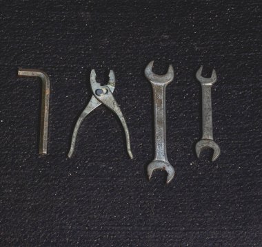 Araç motoru tamiri için pense seti. bir tamirci, teknisyen veya otomotiv servisi için iyi, sanayi sektörü.