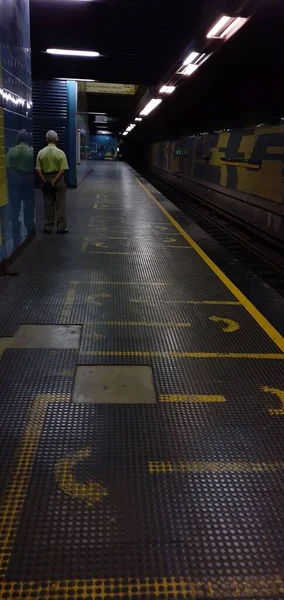 加拉加斯地铁 Metro Caracas 是服务委内瑞拉加拉加斯市的交通系统 它由铁路系统 水陆运输和缆车系统组成 — 图库照片