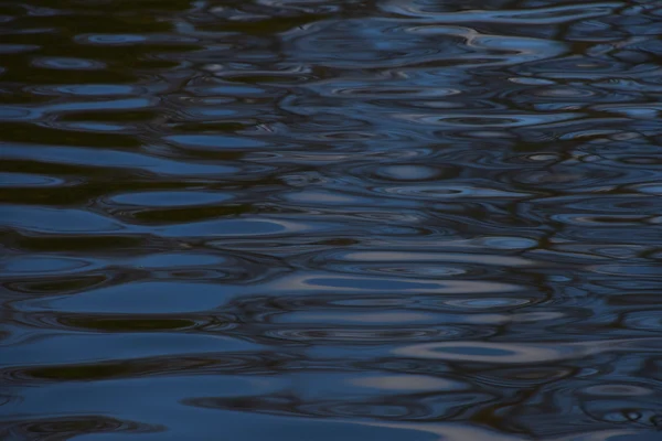 Blått vatten ripples ytstruktur — Stockfoto