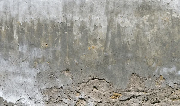 Parede de concreto pintada de branco e cinza com manchas de tempo — Fotografia de Stock