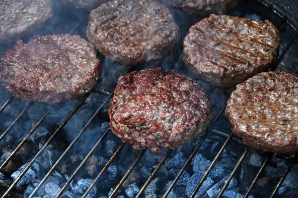 Izgara et Burger hamburger için ızgara — Stok fotoğraf