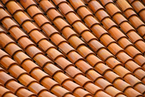 황금 갈색 유약된 아시아 골동품 지붕 기와 — 스톡 사진