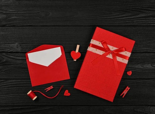 Підготовка Подарунків Дня Святого Валентина Червоних Скриньок Сердець Шпагатів Прикрас — стокове фото