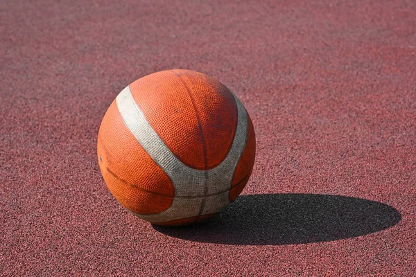 Cerrar Una Bola Baloncesto Color Naranja Sin Marca Sobre Fondo —  Fotos de Stock