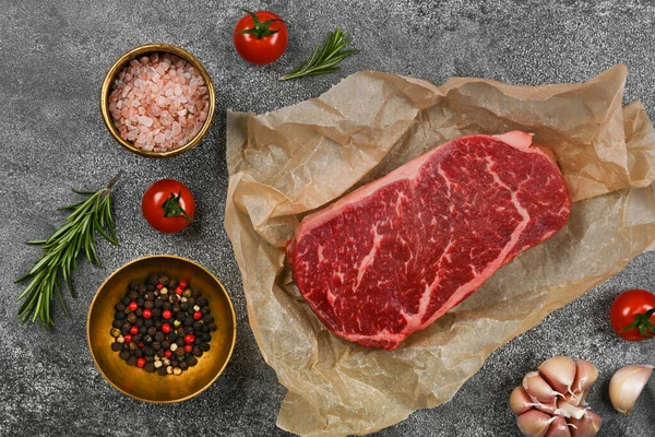 Close One Aged Prime Marbled Raw Sirloin Beef Steak Brown — Stok fotoğraf