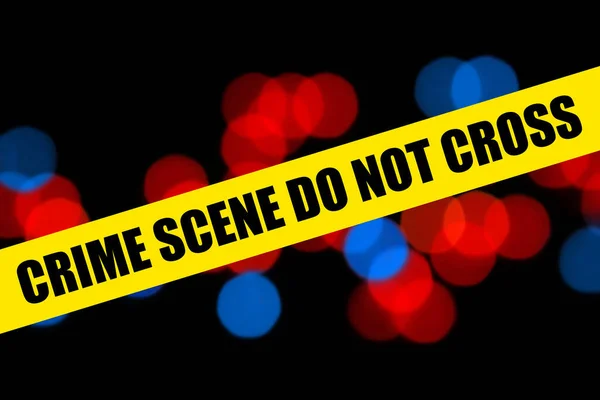 犯罪現場と黄色のバリケードテープを閉じると ぼやけた赤と青の警察の照明の警察の背景に言葉を横断しないでくださいボケ — ストック写真