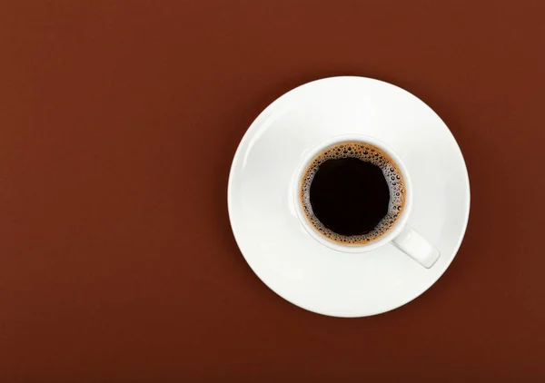 Close One White Cup Full Black Coffee Saucer Brown Paper — Stock Photo, Image