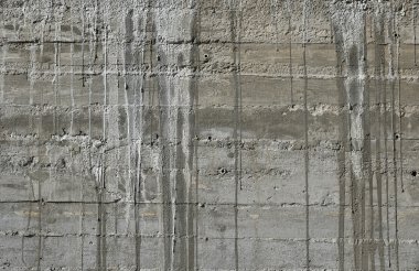 Beton duvar ahşap desenli etkilemek ahşap formu kurulu perde ve çimento sarkmalar ile