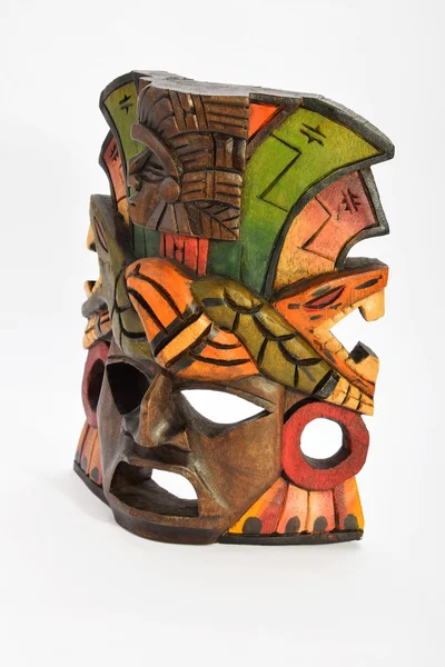 Indický mayské aztécké dřevěná maska s Anakonda a jaguar izolovaných na bílém pozadí — Stock fotografie