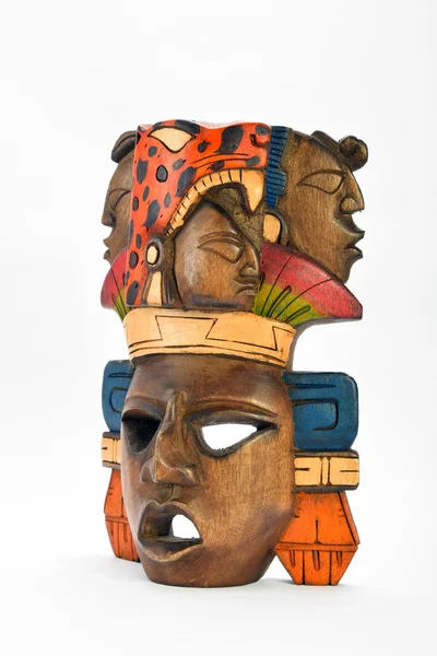 Máscara pintada de madera india maya azteca con jaguar rugiente y perfiles humanos aislados sobre fondo blanco —  Fotos de Stock