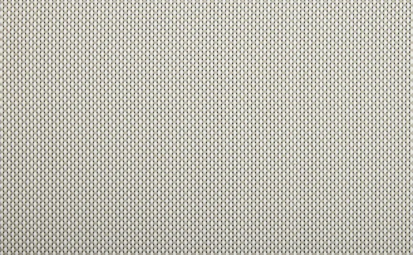 Фон текстуры горизонтальной серой и вертикальной белой плетеной плетеной пластиковых двойных нитей с небольшой сеткой и черной спиной — стоковое фото