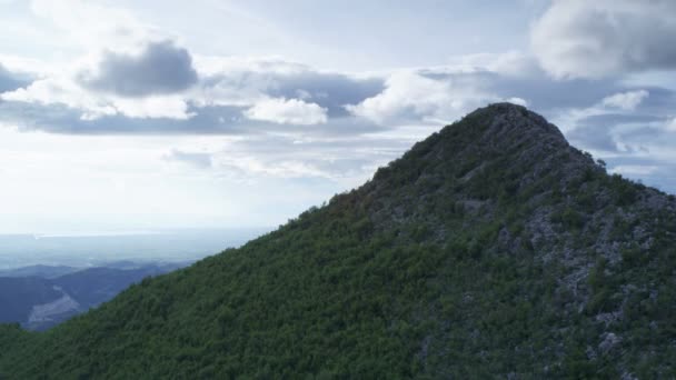 Mountain top with cloudy sky — Stock Video