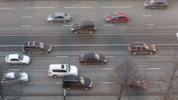 Autoverkehr in der Stadt. — Stockvideo